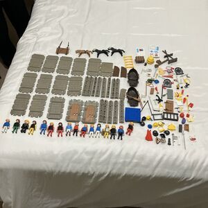 Playmobil Huge Lot CASTLE PARTS PIECES ACCESSORIES WEAPONS FIGURES KNIGHTS  ++